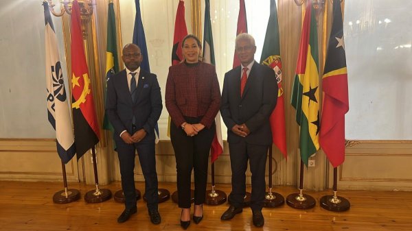 Director da Acção Cultural e Língua Portuguesa da CPLP, João Ima Panzo, Ministra Paula Oliveira e o Secretário Executivo da CPLP, Zacarias Albano da Costa