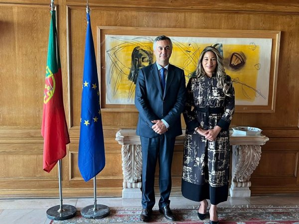 Ministro da Educação, Ciência e Inovação de Portugal, Fernando Manuel de Almeida Alexandre e a Ministra do Ensino Superior, Ciência, Tecnologia e Inovação de Angola, Paula Regina Simões de Oliveira