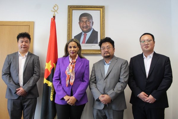 Encontro com a delegação da Huzhou Vocational & Technical College